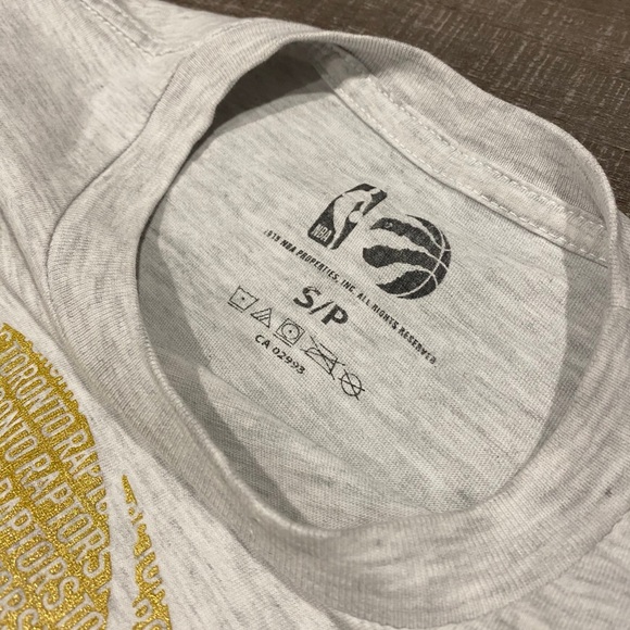 Raptors T-shirt - Picture 3 of 3